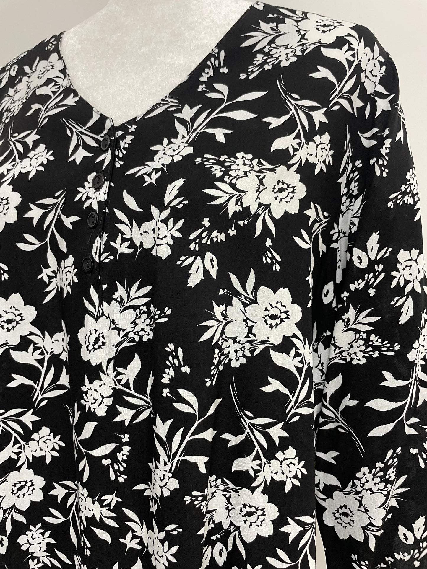 BLUSA ESTAMPADA BOLITAS